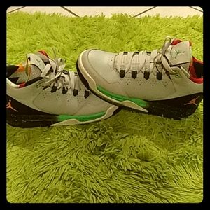 Jordan Flight size 6 for girls